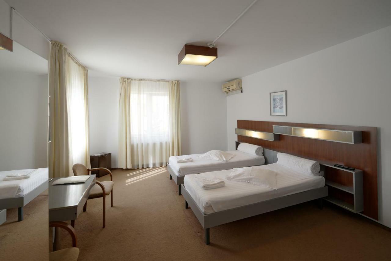 Hotel Vila Rosa Kluż-Napoka Zewnętrze zdjęcie