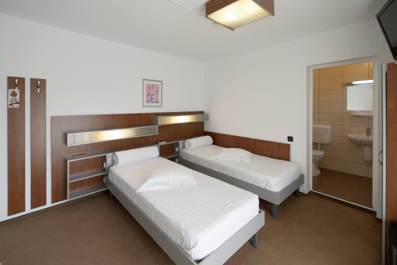 Hotel Vila Rosa Kluż-Napoka Zewnętrze zdjęcie