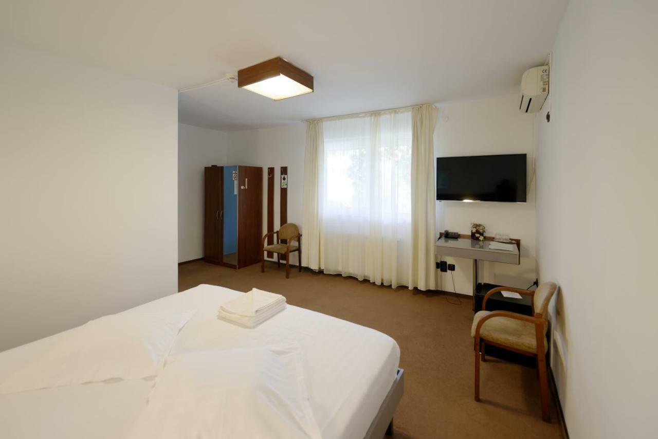 Hotel Vila Rosa Kluż-Napoka Zewnętrze zdjęcie